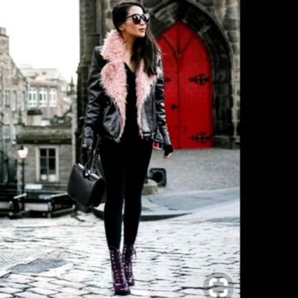 💥STUNNING!💥Pink Faux Mongolian Fur Collar & Lining Glossy Leather Moto Jacket - Picture 4 of 16